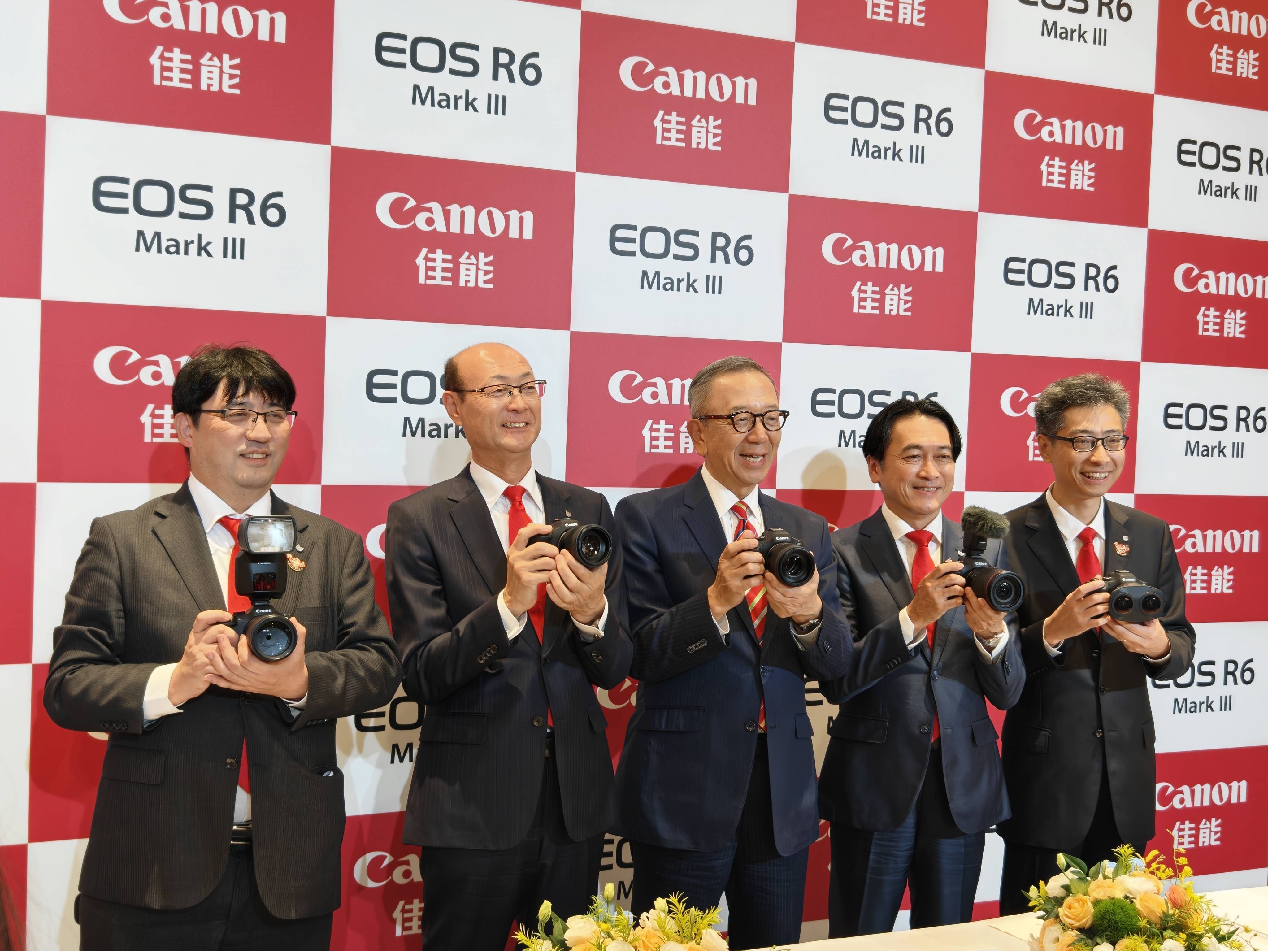 1.7万元！佳能EOS R6 Mark III发布：性能拉满，价格感人