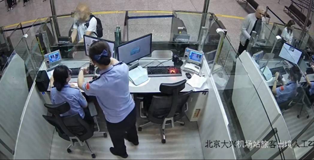 男子用双胞胎弟弟护照出境,一个面部细节当场被民警识破